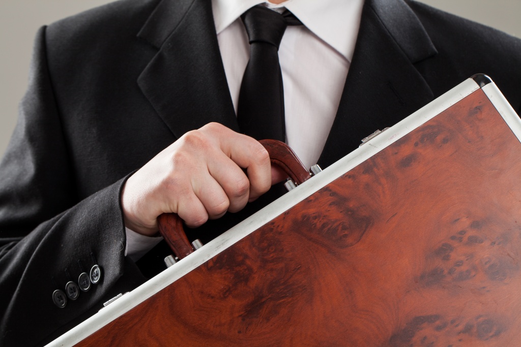 document-case-businessman-hands.jpg галстук